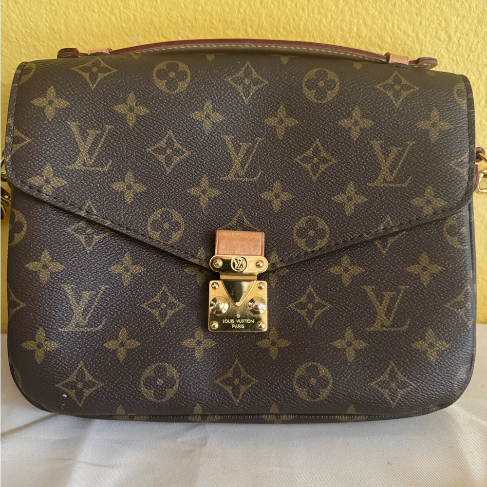 Louis Vuitton Pochette Métis Monogram Crossbody Bag